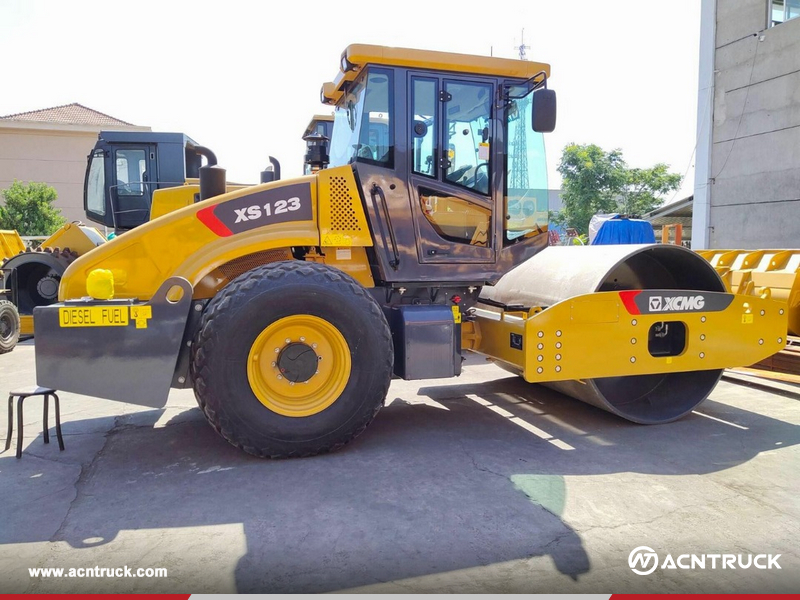 Philippines - 1 Unit XCMG XS143J Road Roller And 1 Unit XCMG XS123 Road Roller And 1 Unit XCMG LW300FN Wheel Loader And 1 Unit XCMG LW500FN Wheel Loader