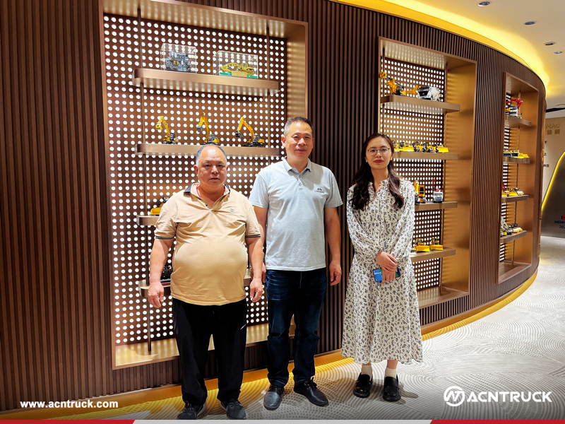 China Client Visited ACNTRUCK Office