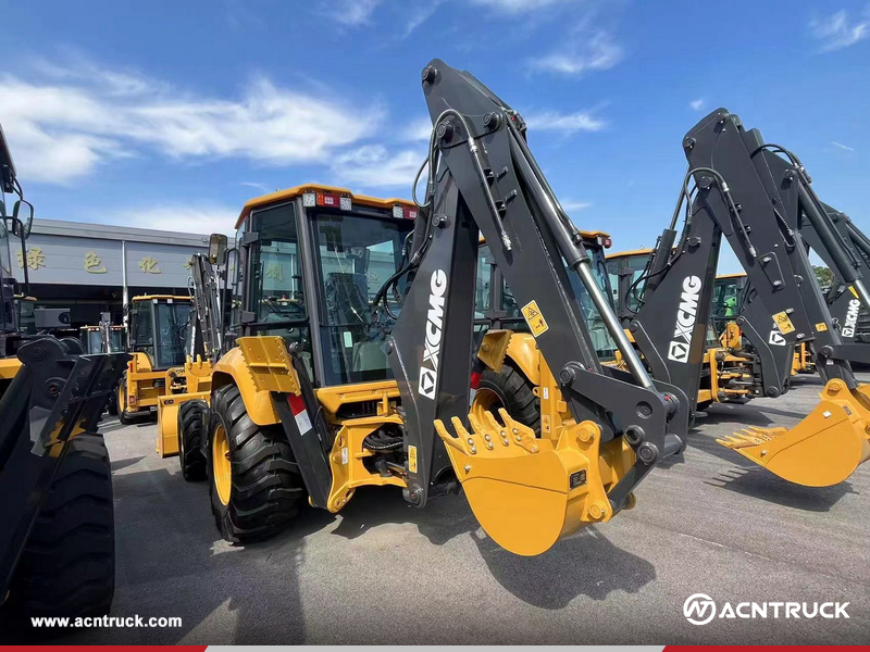 Mexico - 1 Unit XCMG XC870K Backhoe Loader and Forklift 