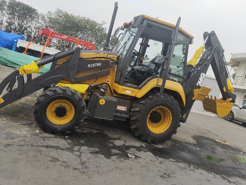 Mexico - 1 Unit XCMG XC870K Backhoe Loader and HELI CPQYD35 Forklift