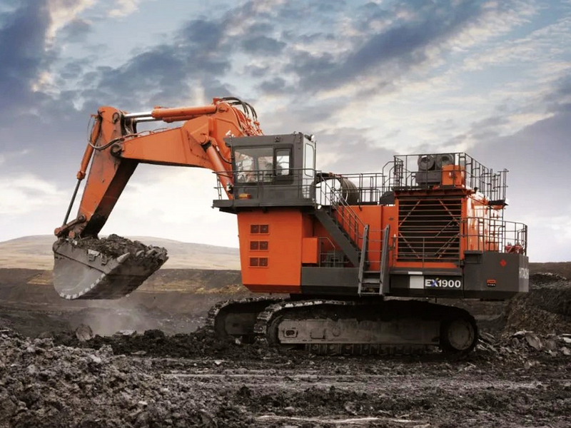 HITACHI Ultra-large Excavator Put into Operation