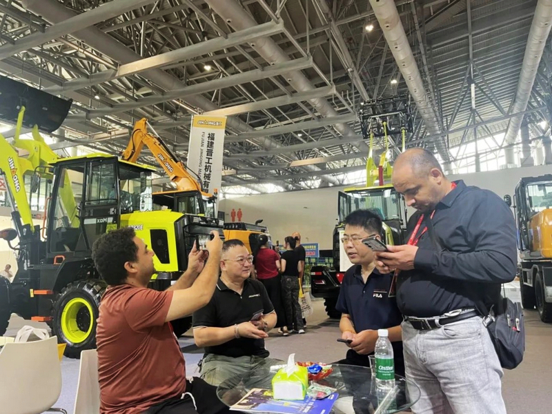 Green and Efficient Operation, JINGONG Electric Loaders Lead the Industry Trend