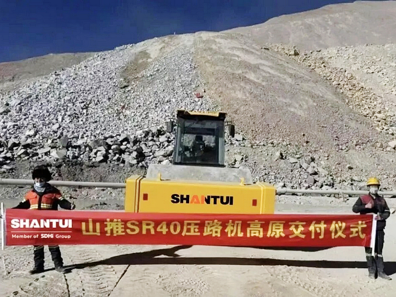 SHANTUI Heavy-Duty Roller Serves Tibet Plateau