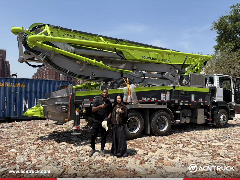 Burkina Faso Client Visited ACNTRUCK Office & ZOOMLION Factory