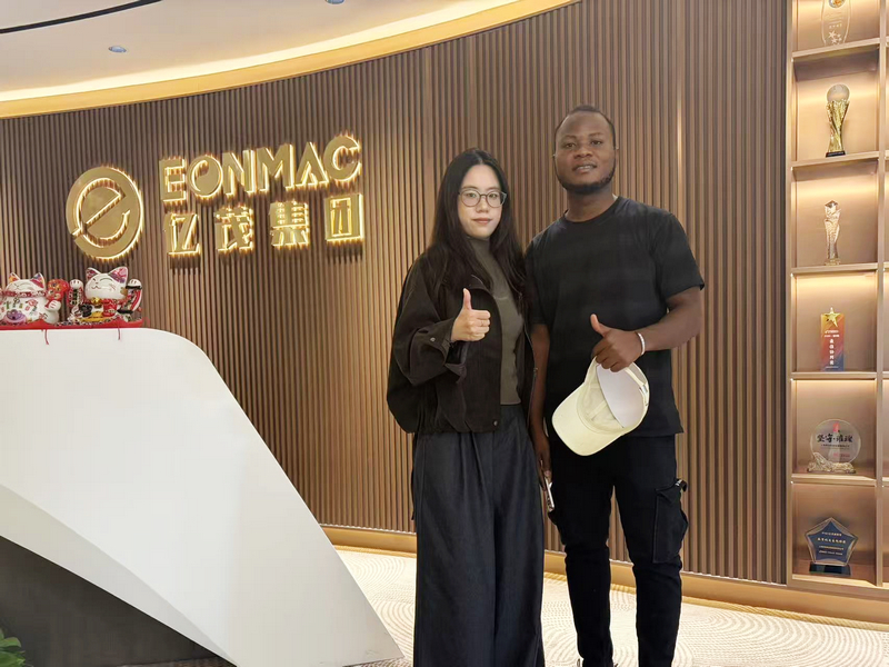 Burkina Faso Client Visited ACNTRUCK Office & ZOOMLION Factory
