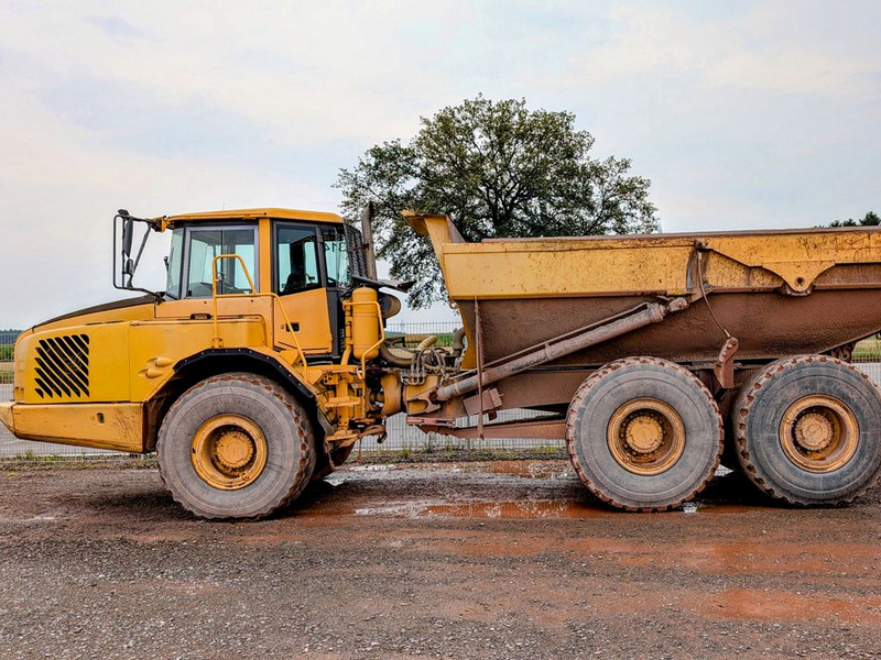 Hydraulic System Maintenance: Improving the Operational Efficiency of Hook Lift Trucks