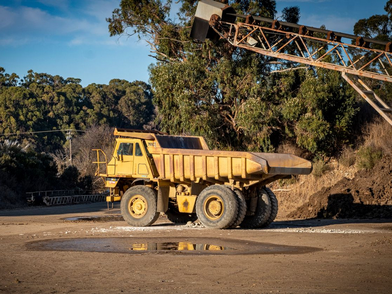 Hydraulic System Maintenance: Improving the Operational Efficiency of Hook Lift Trucks