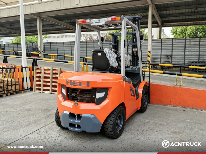 Ireland - 1 Unit HELI CPCD30 Gasoline Forklift