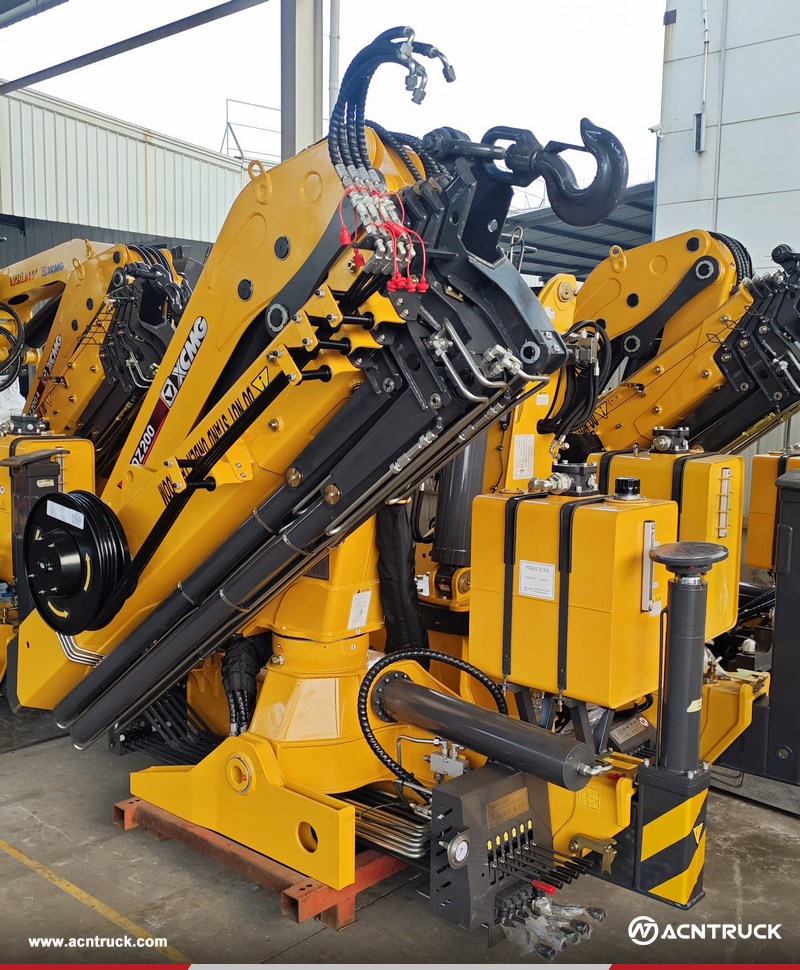 Mexico - 2 Units XCMG SQZ132 & SQZ200 Truck Mounted Crane Boom & 1 Unit XC740K Skid Steer Loader