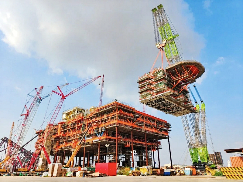 ZOOMLION’s Ultra-Large Crawler Crane Completes Precision Lifting of Offshore Platform Module